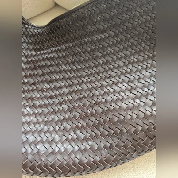 Madewell, The Essential Curve Shoulder Bag, Coffee Bean - Picture 11 of 12